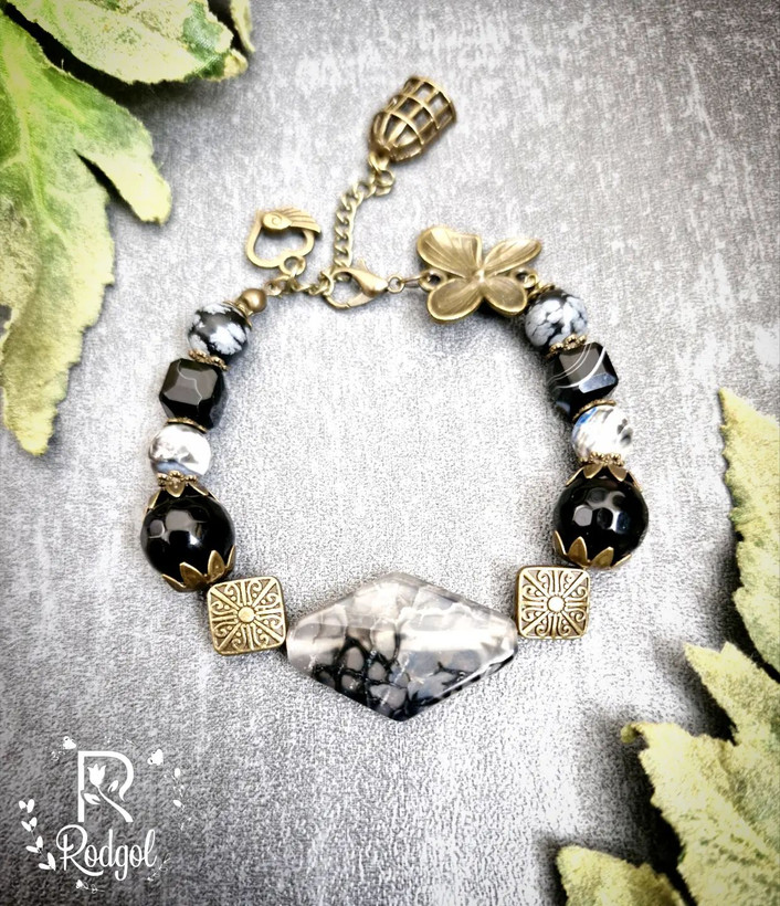 دستبند سنگی