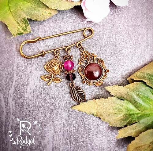 سنجاق سینه سنگی