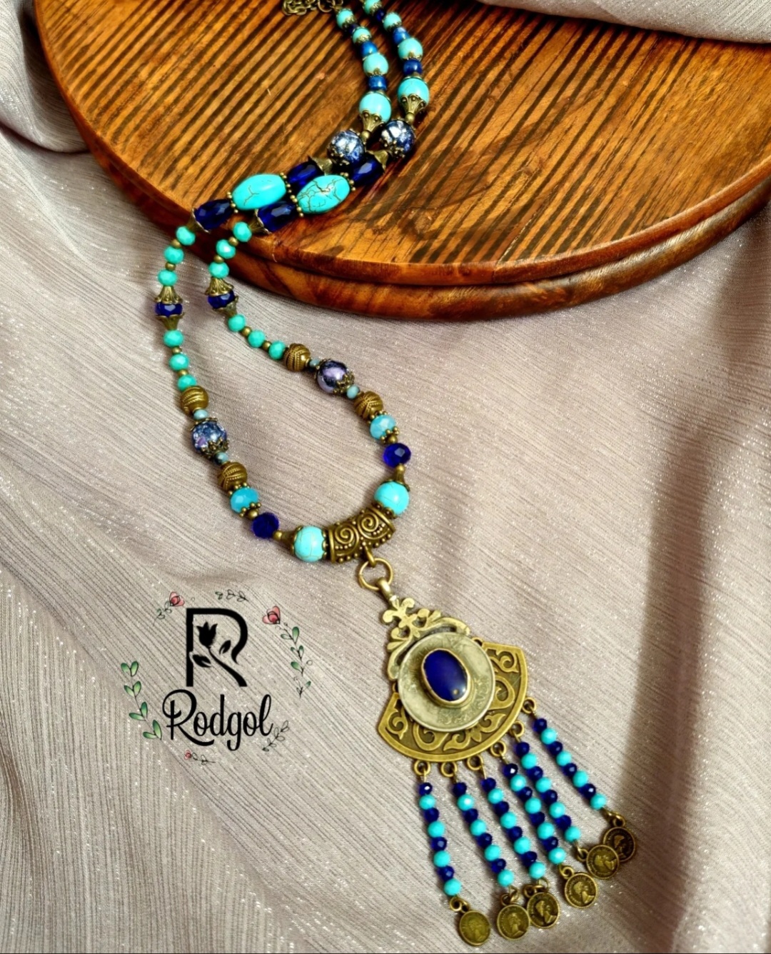 گردنبند سنگی با سکه ورشو