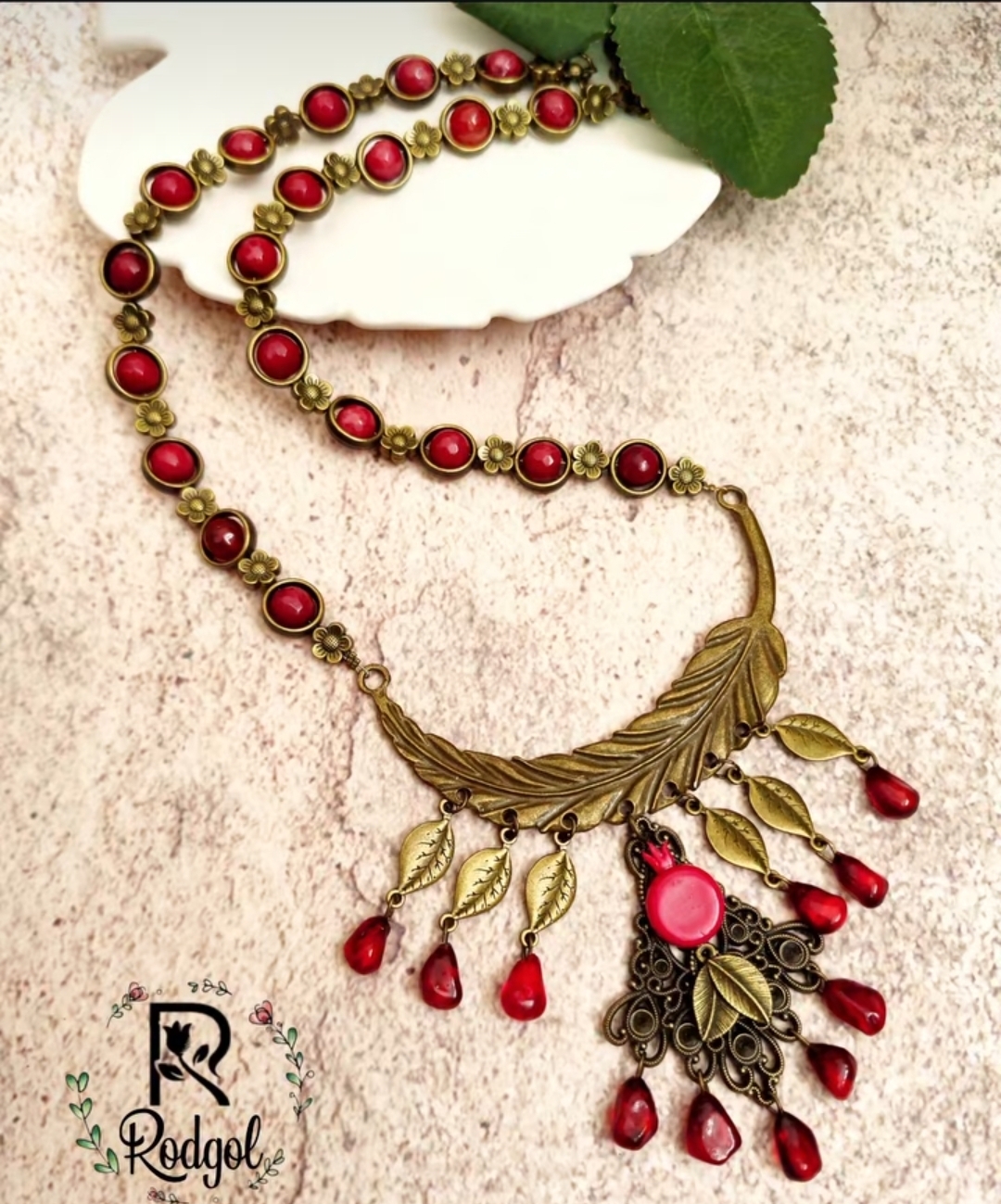 رولباسی یلدایی ترکیب دانه های انار و سنگ جید