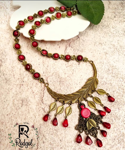 رولباسی یلدایی ترکیب دانه های انار و سنگ جید